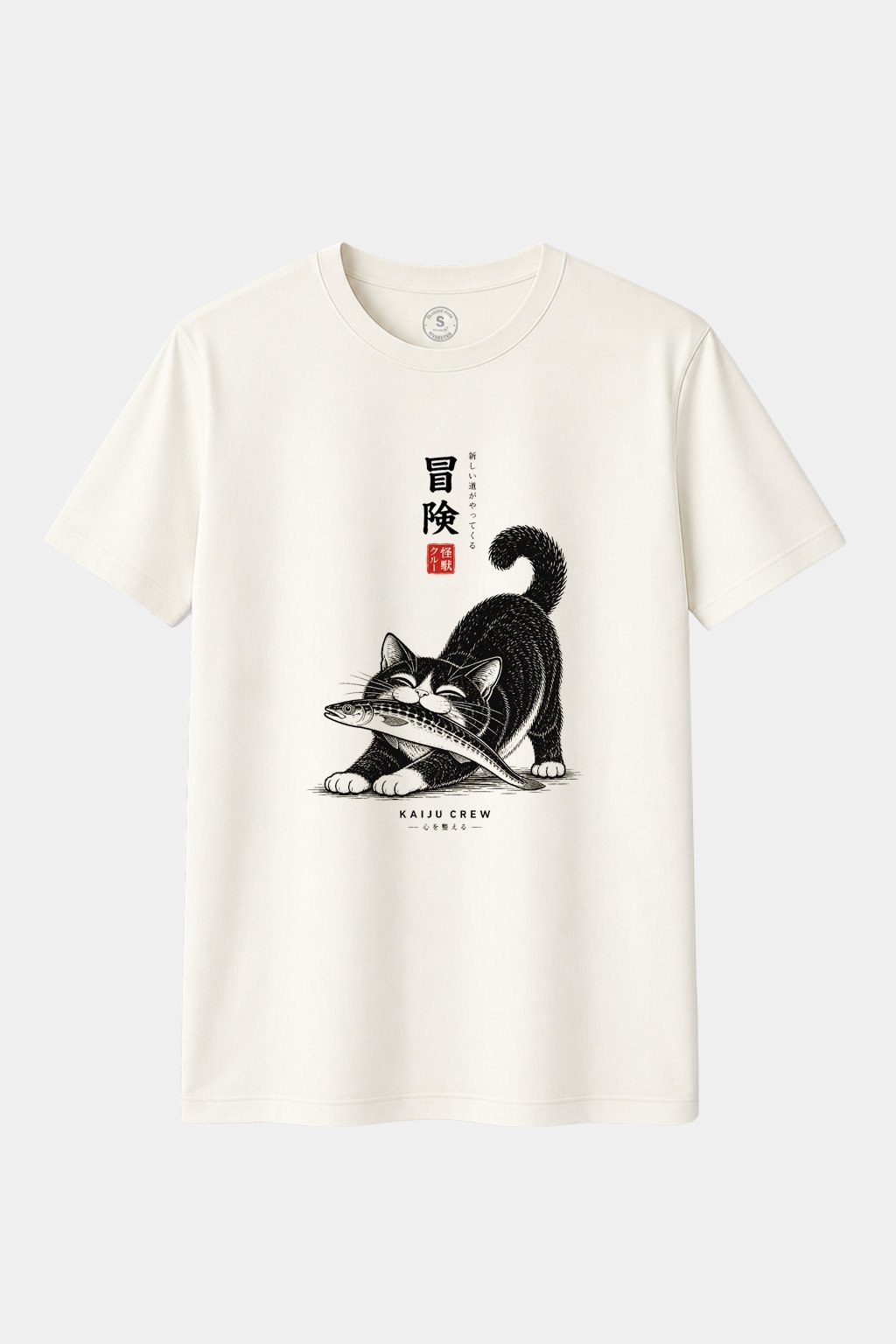 Camiseta Kaiju Crew – Lucky Cat Adventure | Camiseta Japonesa Gato Aventurero - imagen 1